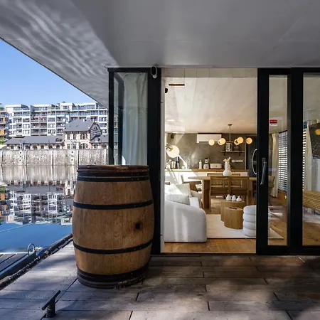Hausboat Holesovice Úszó hotel Prága