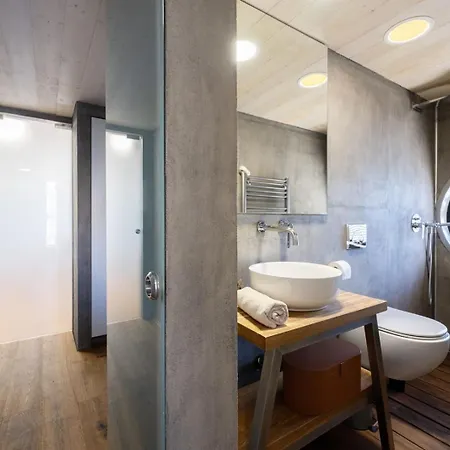 Hausboat Holesovice * Prag