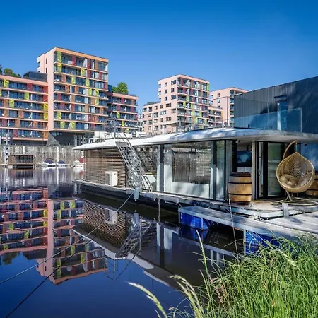 Botel Hausboat Holesovice *