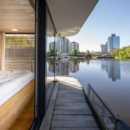 Hausboat Holesovice