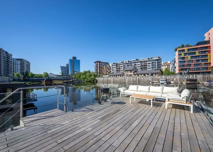 Hausboat Holesovice Hotel en barco Praga