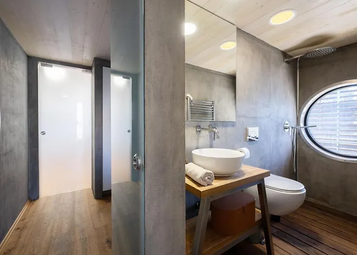 Hausboat Holesovice * Praga