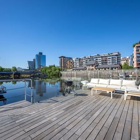 Hausboat Holesovice Botel Praha