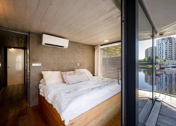 Hausboat Holesovice Botel *