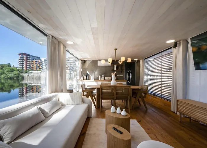 Hausboat Holesovice *